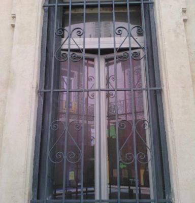 Grilles et barreaux de sécurité sur mesure : portes et fenêtres