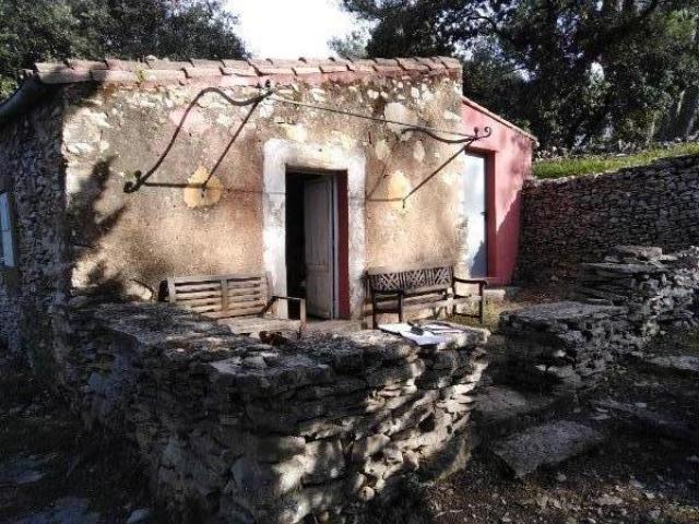 Fabrication sur mesure d'une pergola en fer sur mazet en garrigues nîmoises