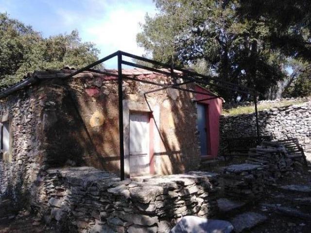 Fabrication sur mesure d'une pergola en fer sur mazet en garrigues nîmoises