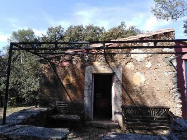 Fabrication sur mesure d'une pergola en fer sur mazet en garrigues nîmoises