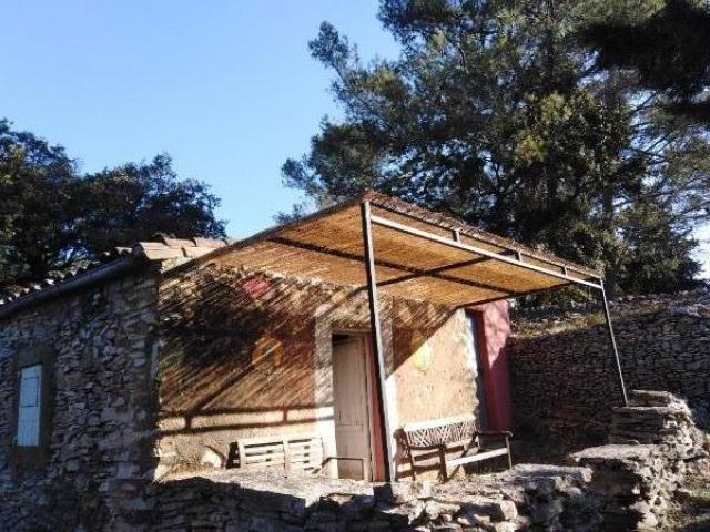 Fabrication sur mesure d'une pergola en fer sur mazet en garrigues nîmoises